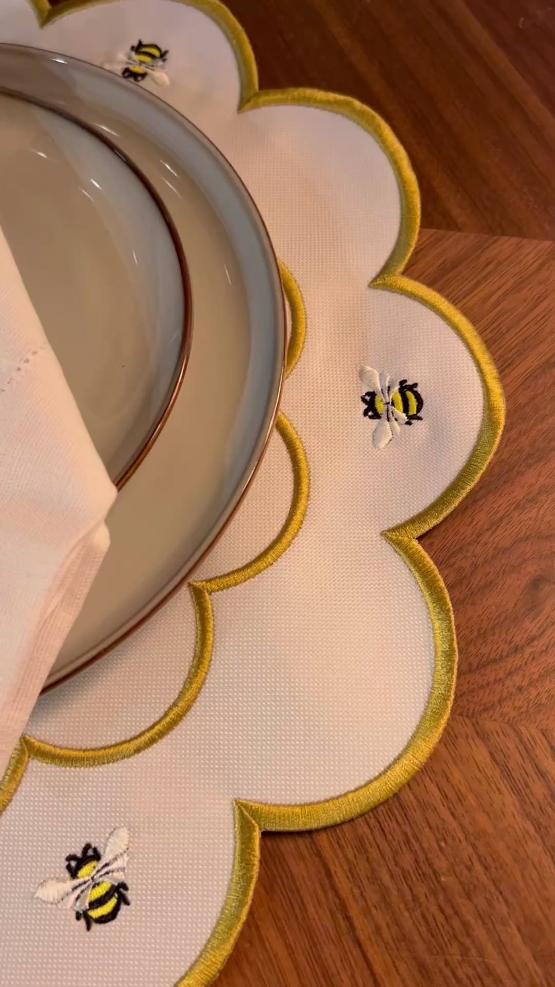 Bee Tableware Set – 6 Embroidered Placemats & 6 Linen Napkins | Luxury Dining Decor, Gold Bee Embroidery, Handmade Gift Set