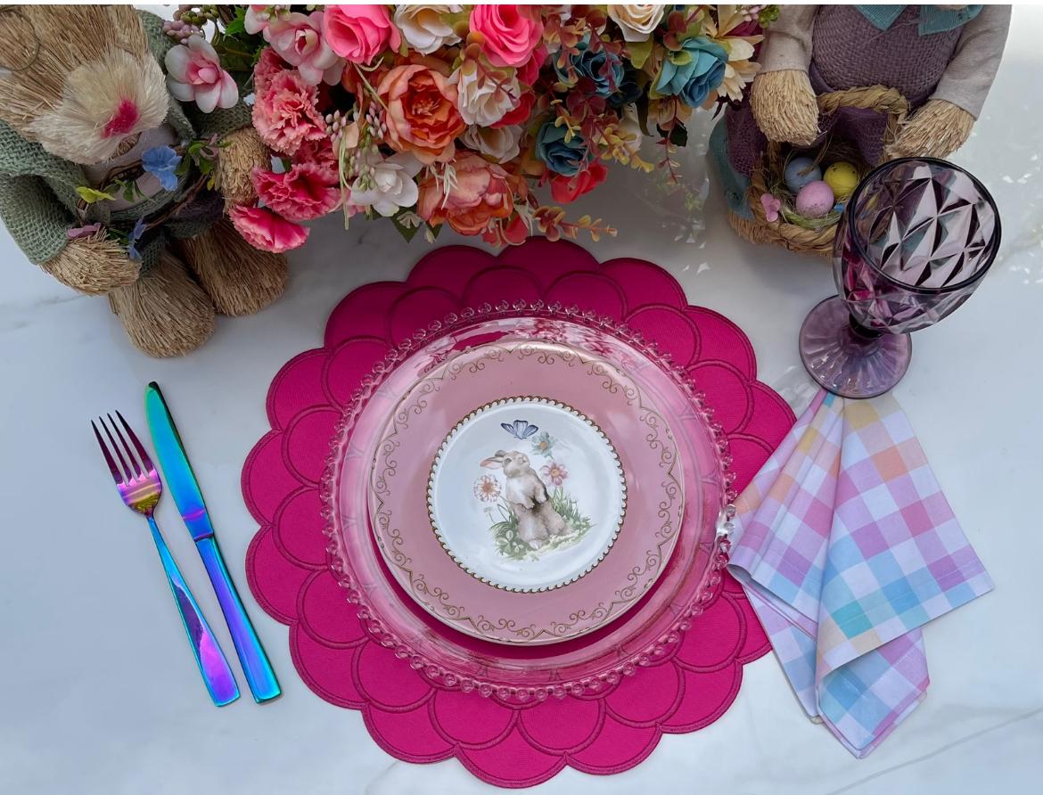 Hot Pink Scalloped Placemats – Set of 4 | Elegant Table Decor for Spring, Easter & Everyday Dining | Heat-Resistant, Easy-Care Table Mats