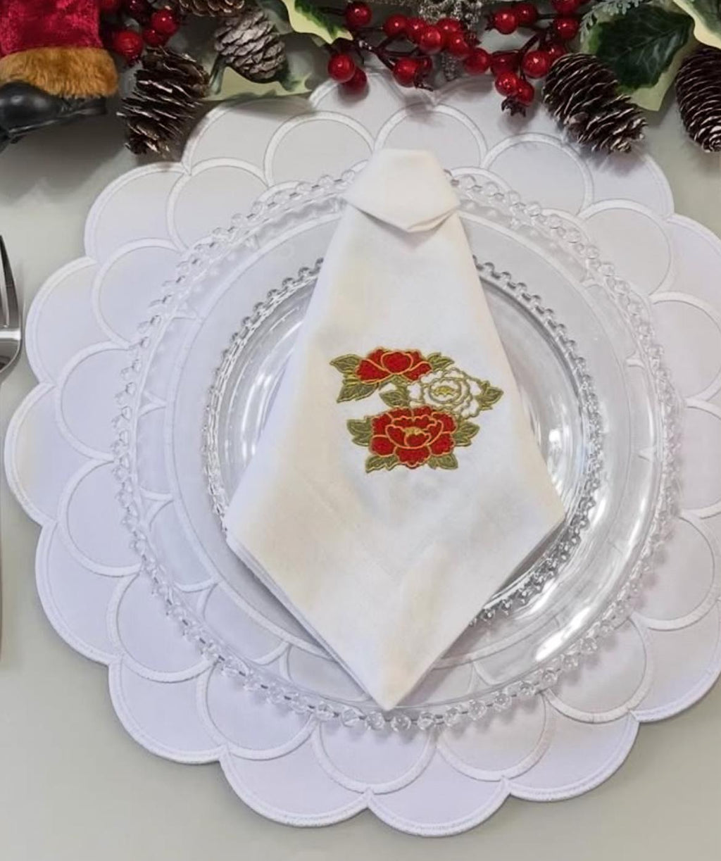 White Embroidered Placemat Set of 4 – Elegant Scalloped Table Mats for Christmas & Everyday Dining | Handmade by ArtbyCrosa