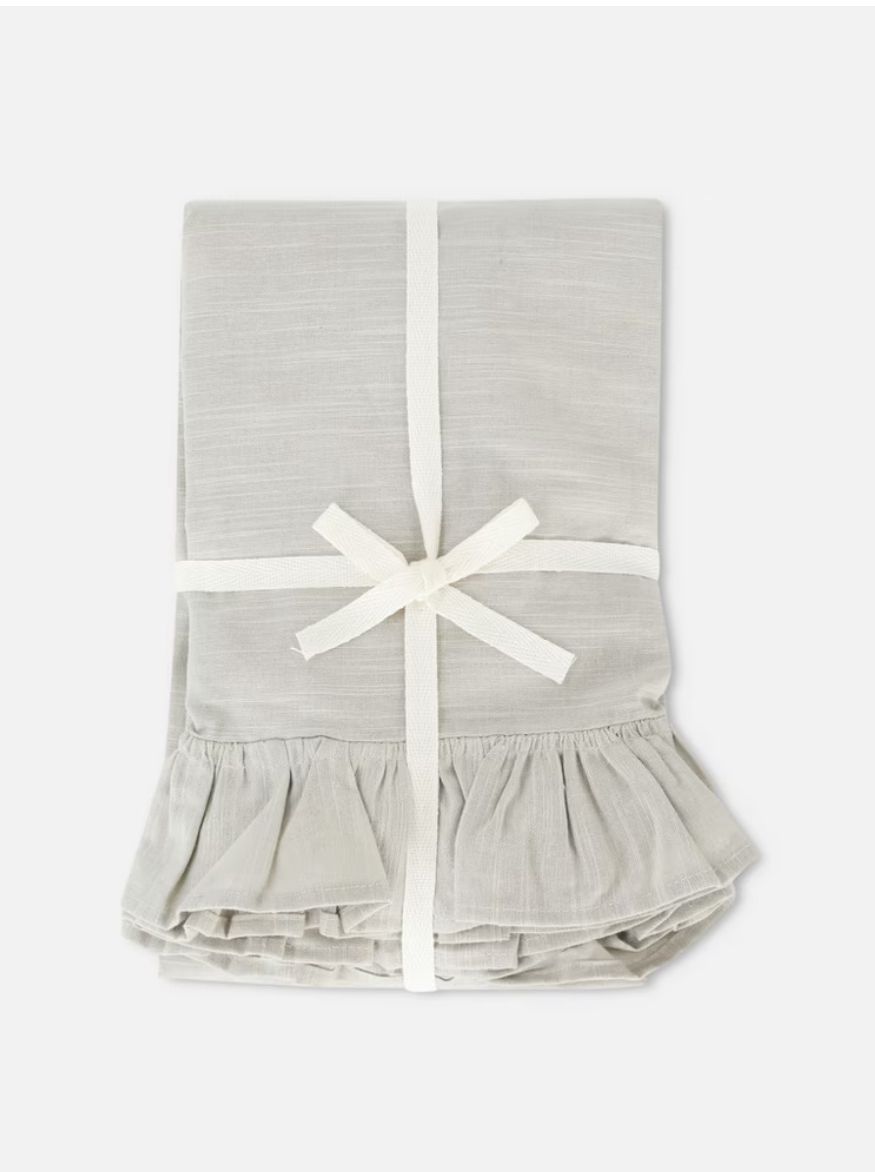 Ruffled Cotton Tablecloth 140 × 180 cm – 100% Cotton | Elegant Neutral Table Cover for Dining Room, Christmas, Weddings & Everyday Decor