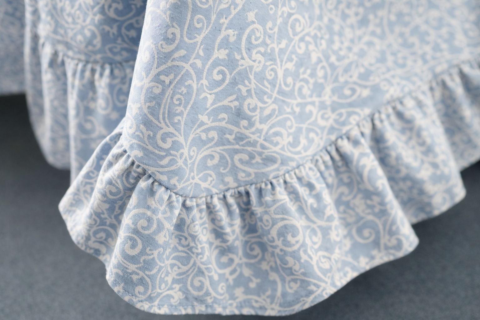 Elegant Ruffle Tablecloth – Light Blue & Light Pink | Decorative Table Linen 2.14x1.58cm