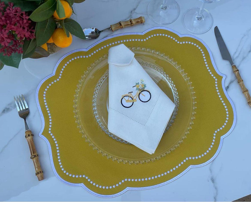 High Quality Polyester Placemat Scalloped Edge Design Dotted Trim Detail Rectangular Table Mat Elegant Dining Accessory Christmas Table Decoration Holiday Setting Collection Beautiful Modern Decor Festive Meal Preparation Set Of Four